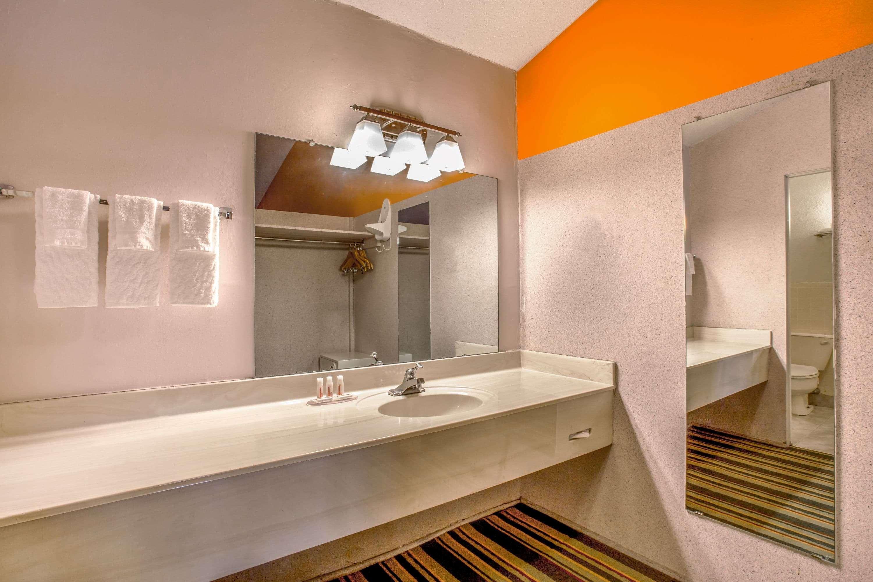Howard Johnson By Wyndham Phoenix Airport/Downtown Area Esterno foto